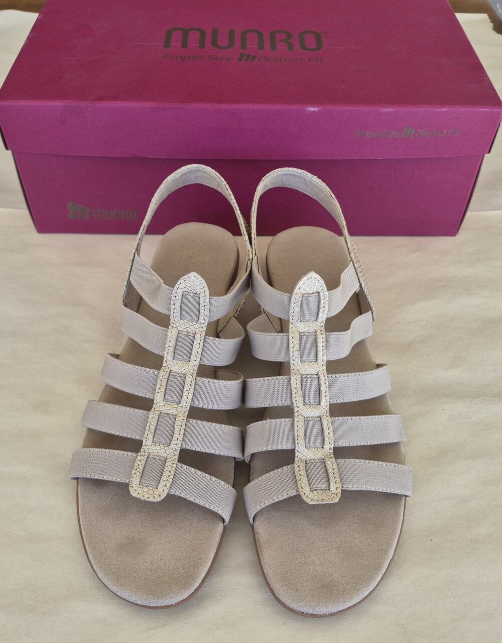 Munro Darian II T-Strap Sandals in Gold Print Women's Size 9
